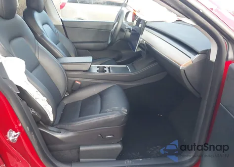 2022 Tesla Model Y Performance Dual Motor All-Wheel Drive z USA, uszkodzony, nr VIN 7SAYGDEF7NF376953